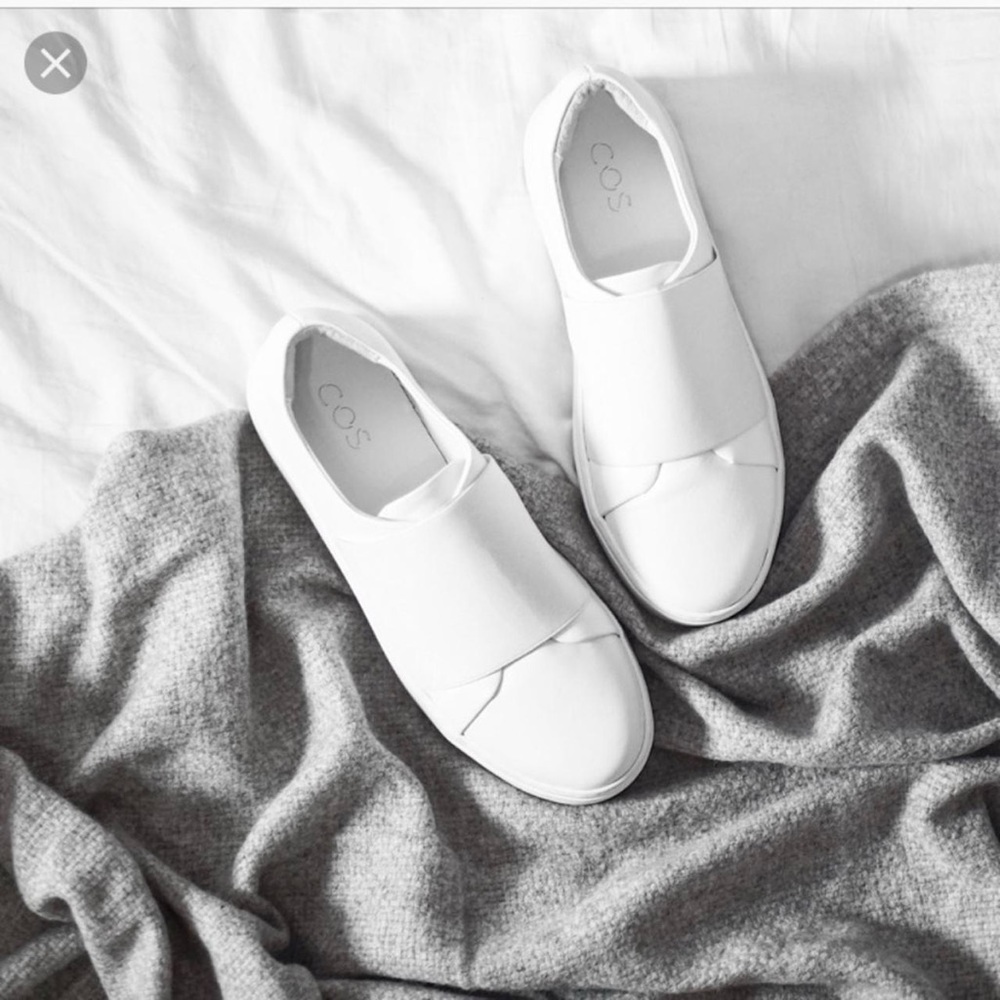 COS fashion white leather sneaker- brand new